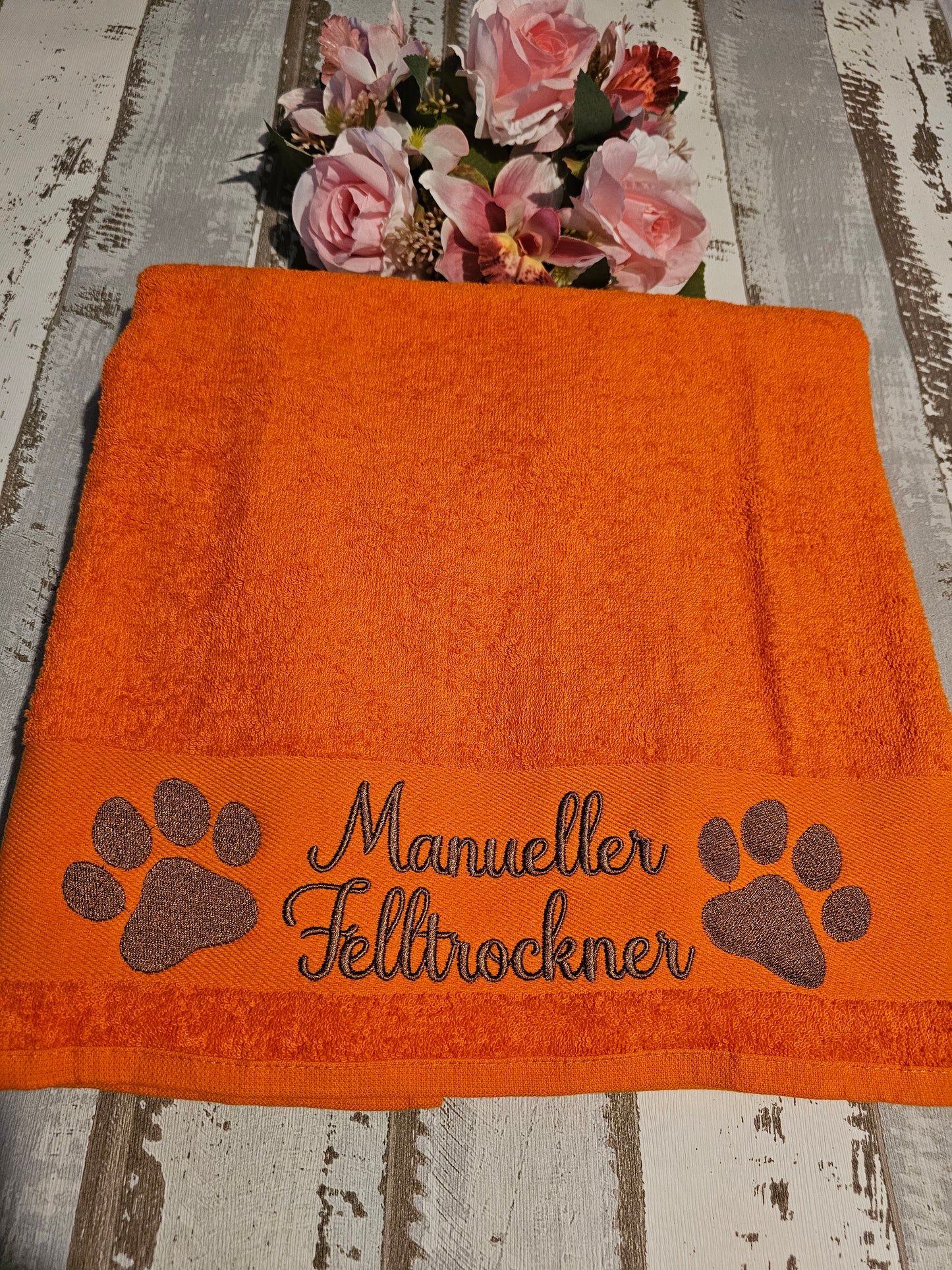 Handtuch bestickt mit der Aufschrift "Manueller Felltrockner" für Haustiere. Bestickt von der Pfötchenboutique