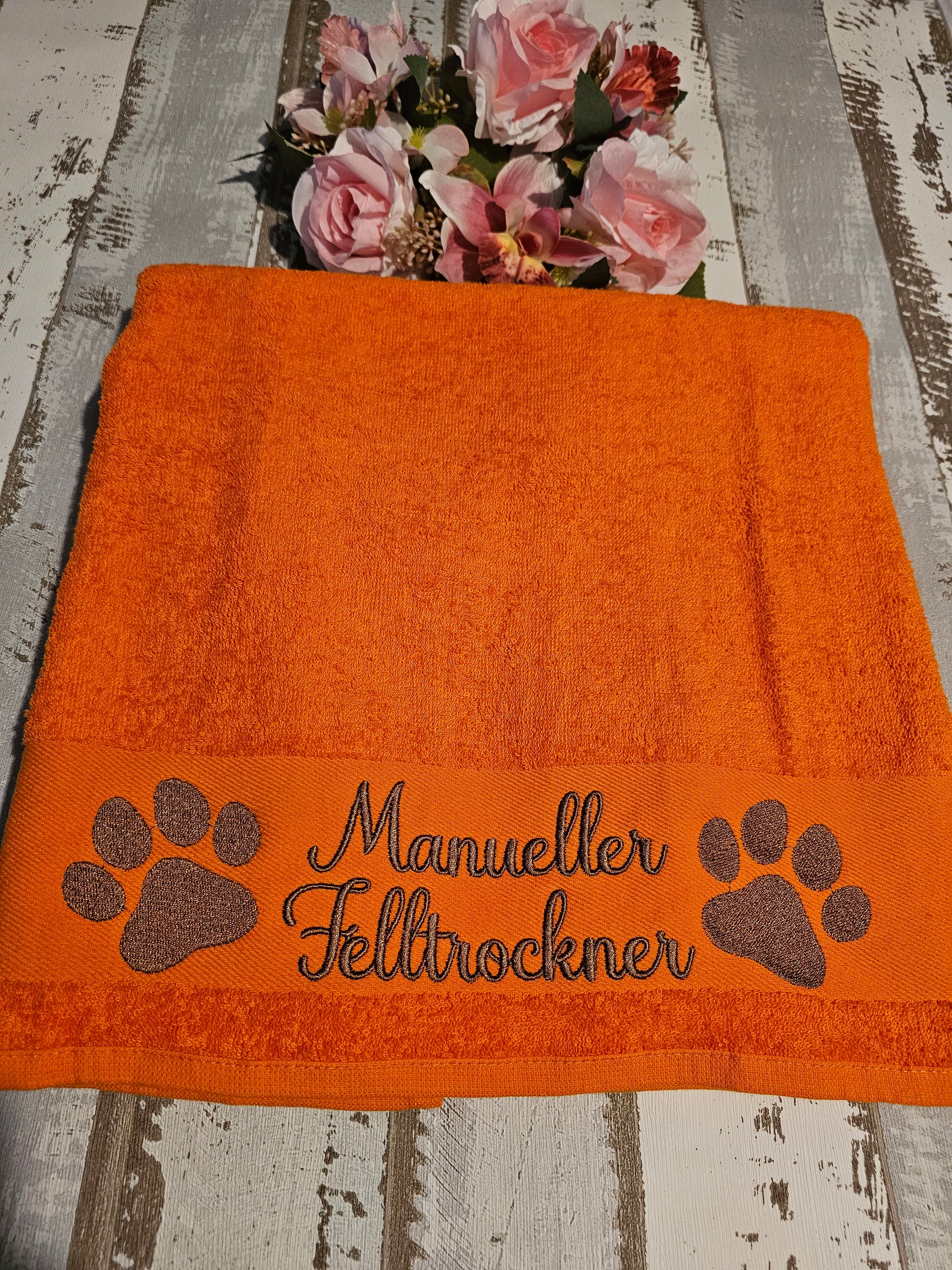 Handtuch bestickt mit der Aufschrift "Manueller Felltrockner" für Haustiere. Bestickt von der Pfötchenboutique