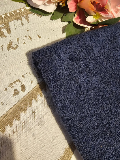 Handtuch bestickt mit der Aufschrift "Manueller Felltrockner" für Haustiere. Bestickt von der Pfötchenboutique