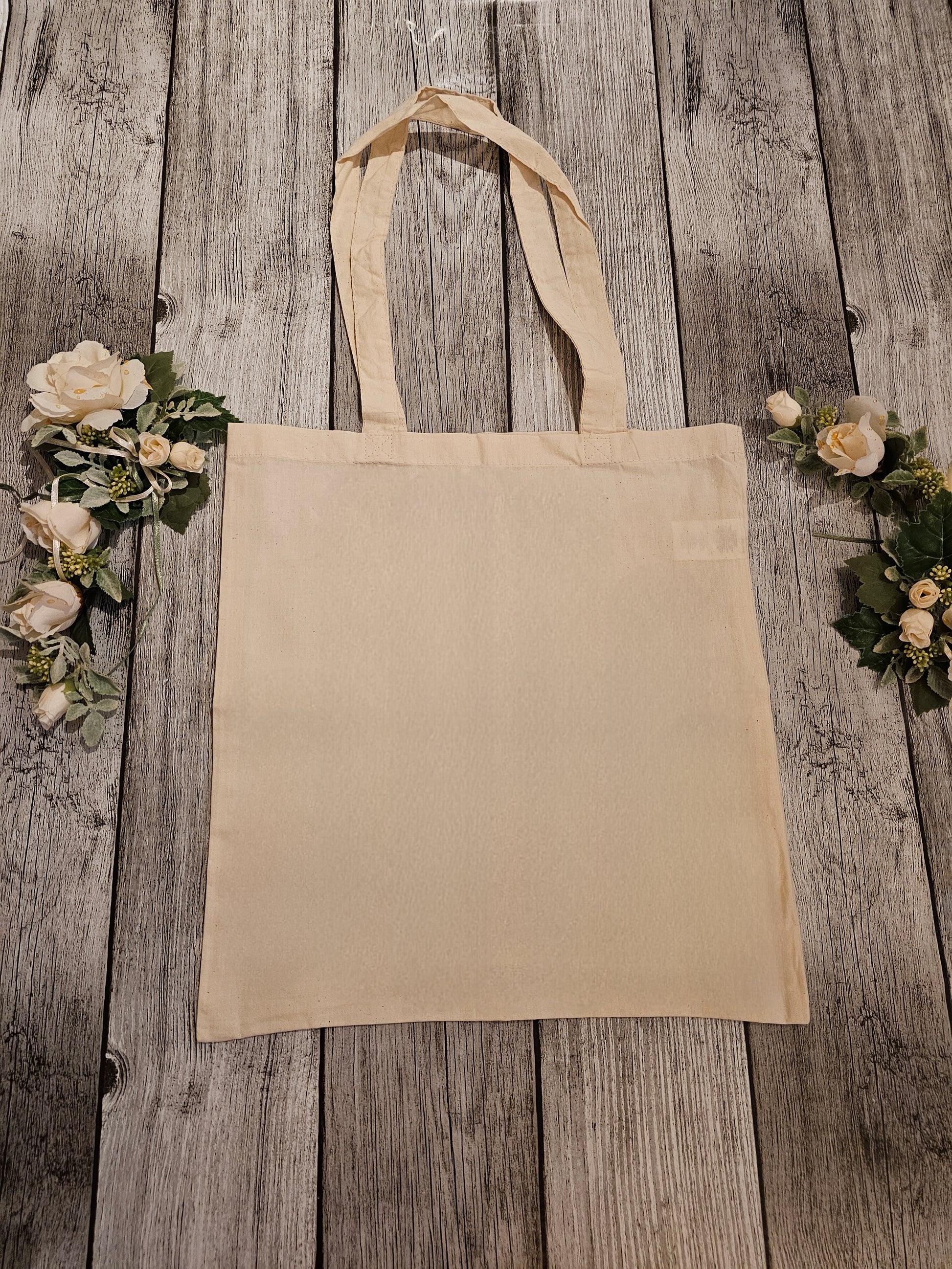 Einkaufstasche personalisiert mit Hunderasse Wunschmotiv und Wunschtext individualisiert durch die Pfötchenboutique hier in Natur