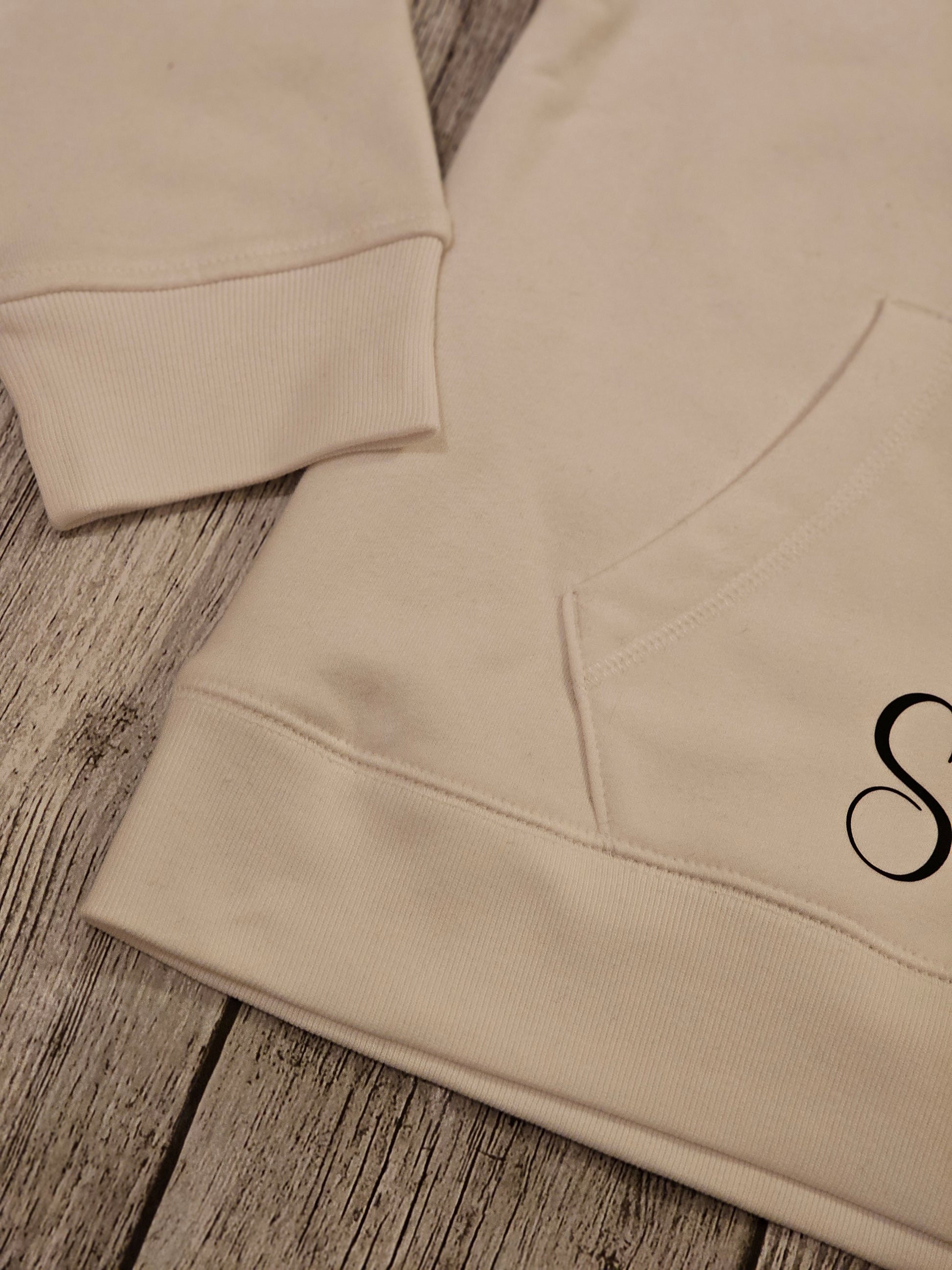 Kapuzenpullover für Damen mit Wunschmotiv und Wunschtext personalisierbar  Auswahl mehrerer Hundemotive hier Chihuahua von der Pfötchenboutique