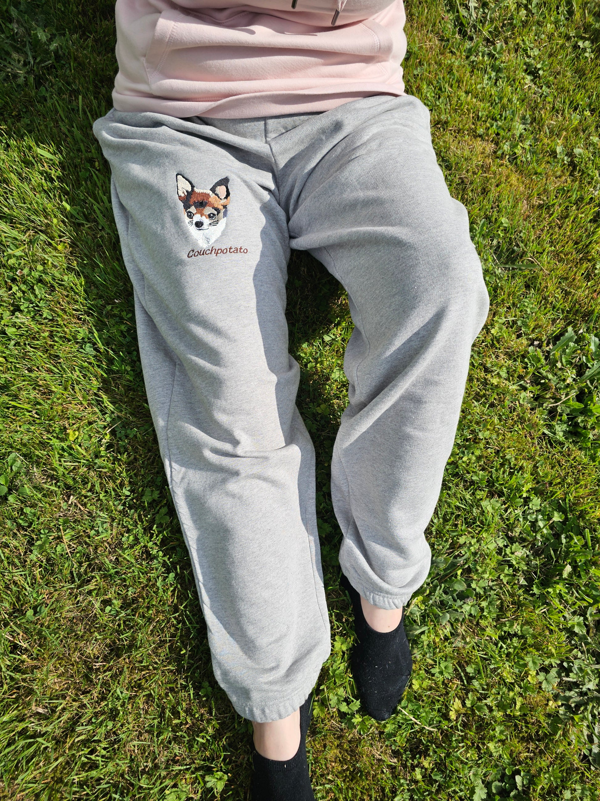Jogginghose bestickt mit Tierportrait der Pfötchenboutique
