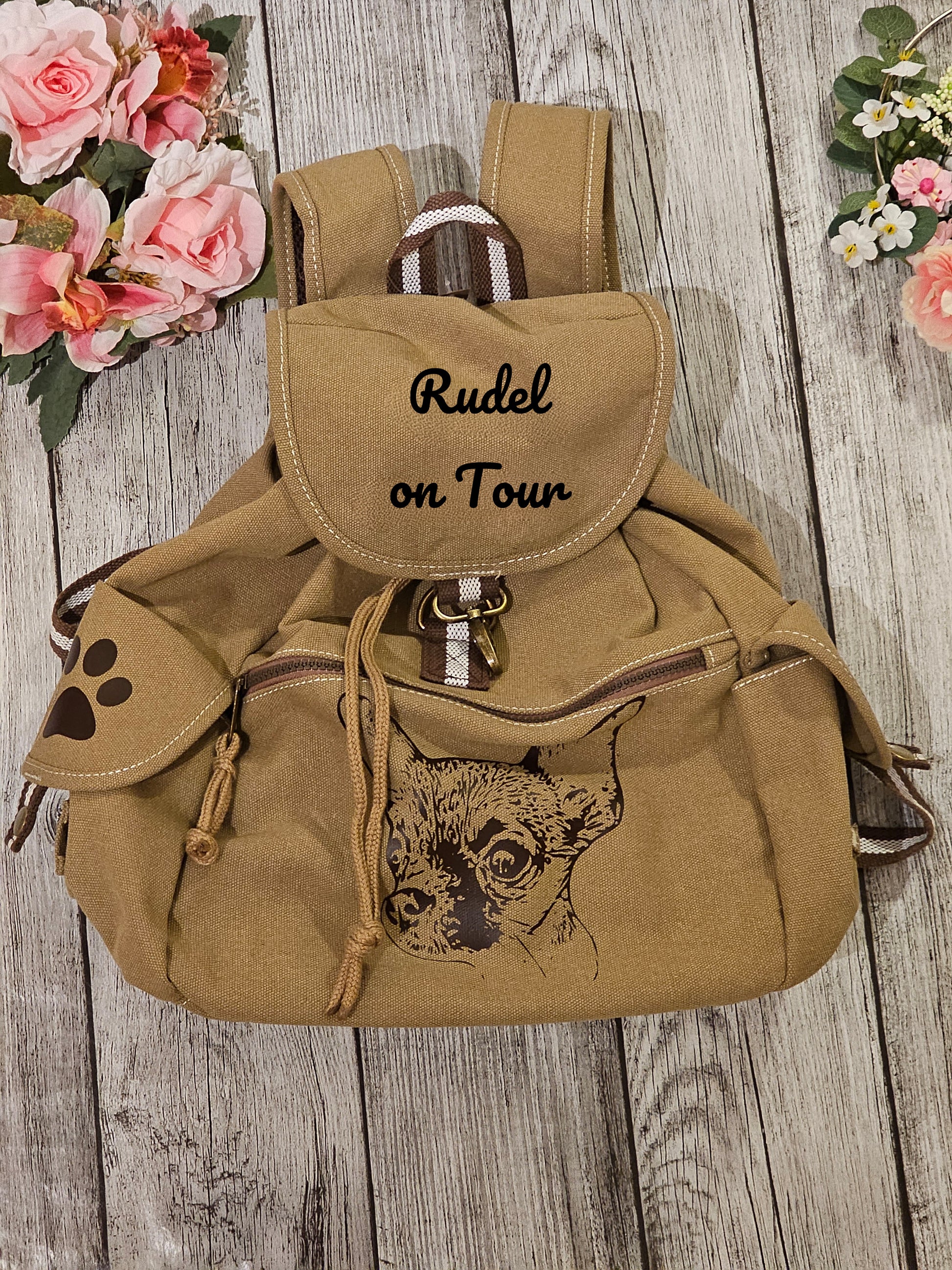 Canvas Rucksack personalisiert mit Hunderasse Wunschmotiv und Wunschtext individualisiert durch die Pfötchenboutique hier mit Chihuahua