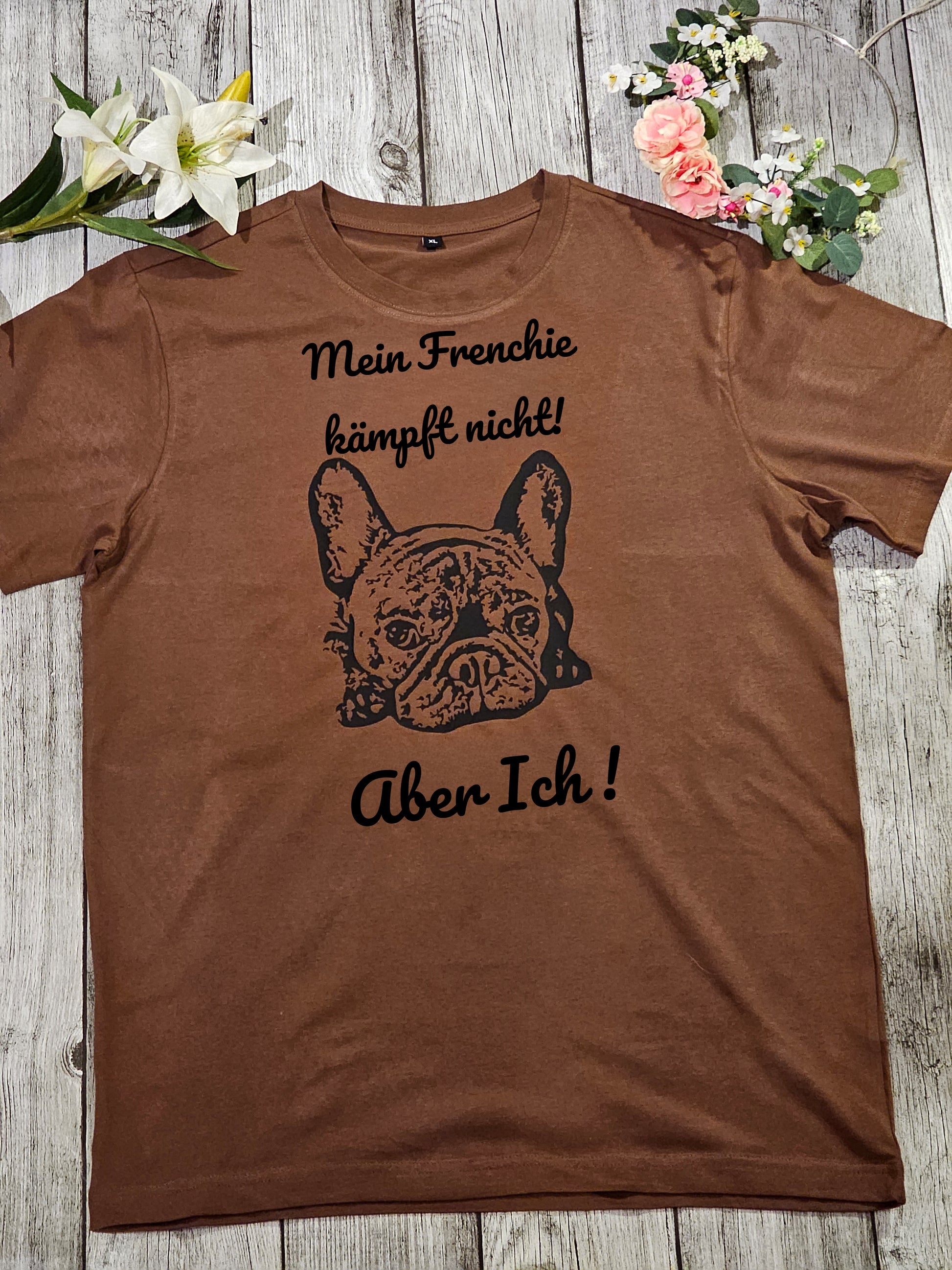 TShirt mit Frenchy und Wunschtext personalisiert von der Pfötchenboutique